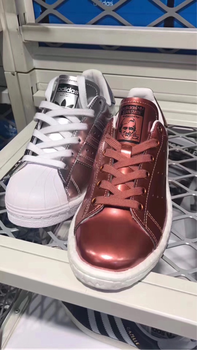 国庆出国玩,千万别发朋友圈!好气啊,全是让我代