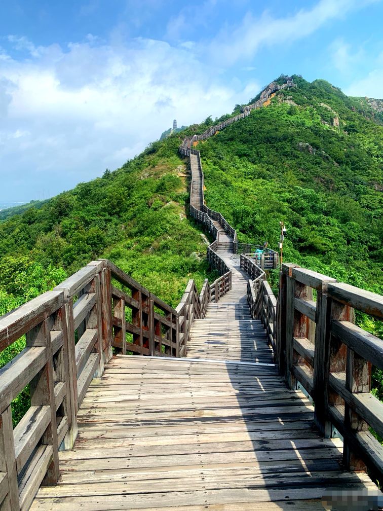 镇江大港的圌山也就一座荒山秃岭,登临山巅可俯瞰世界最大的公铁两用