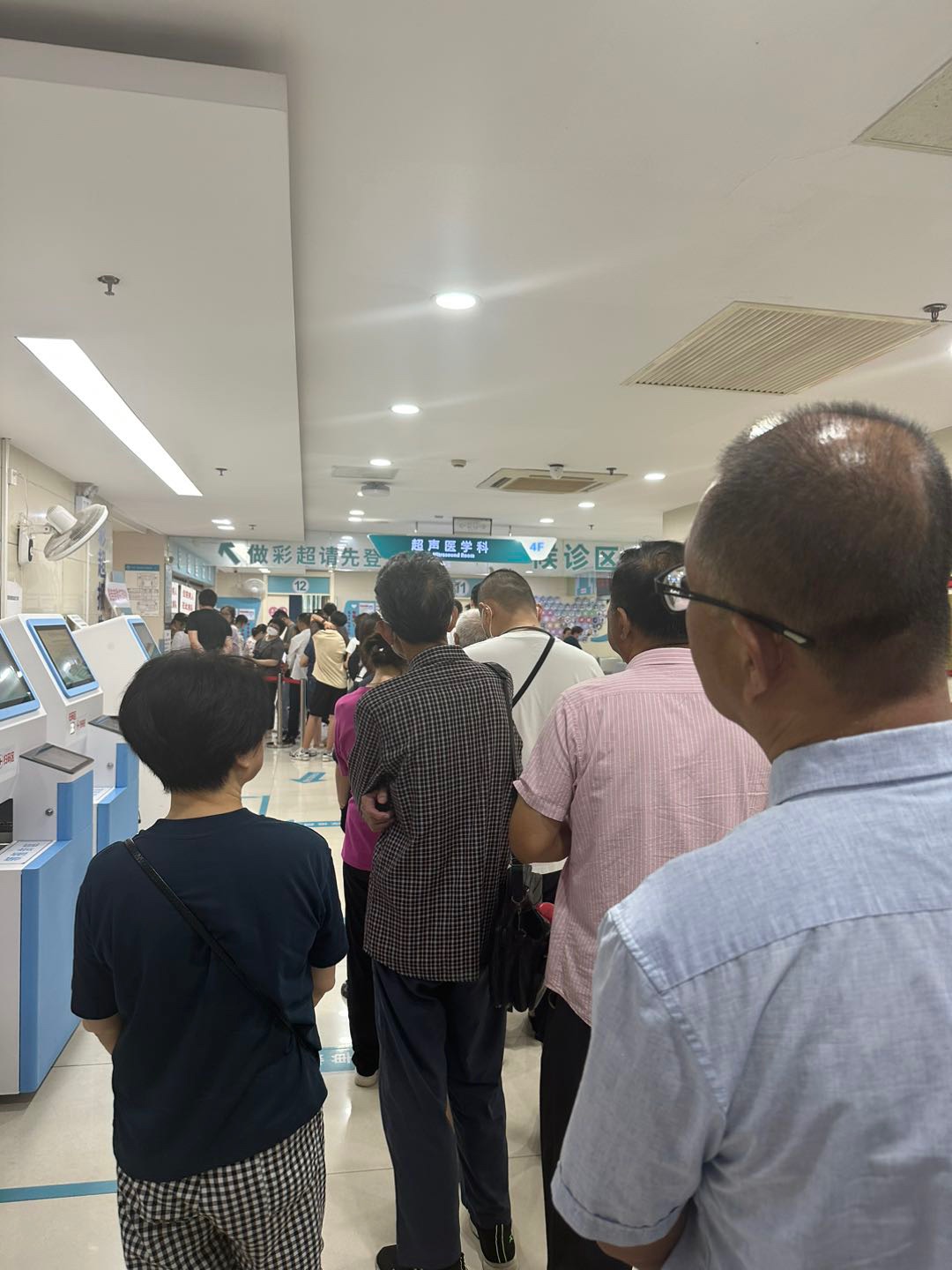 常州第一人民医院b超早晨730来排队但实际715已经堵成这样