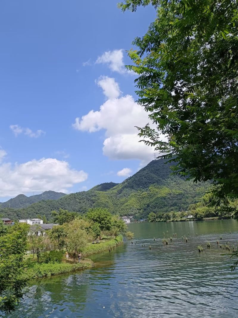 宁国青龙双河漂流这里水质清澈素有皖南第一净水漂流之称