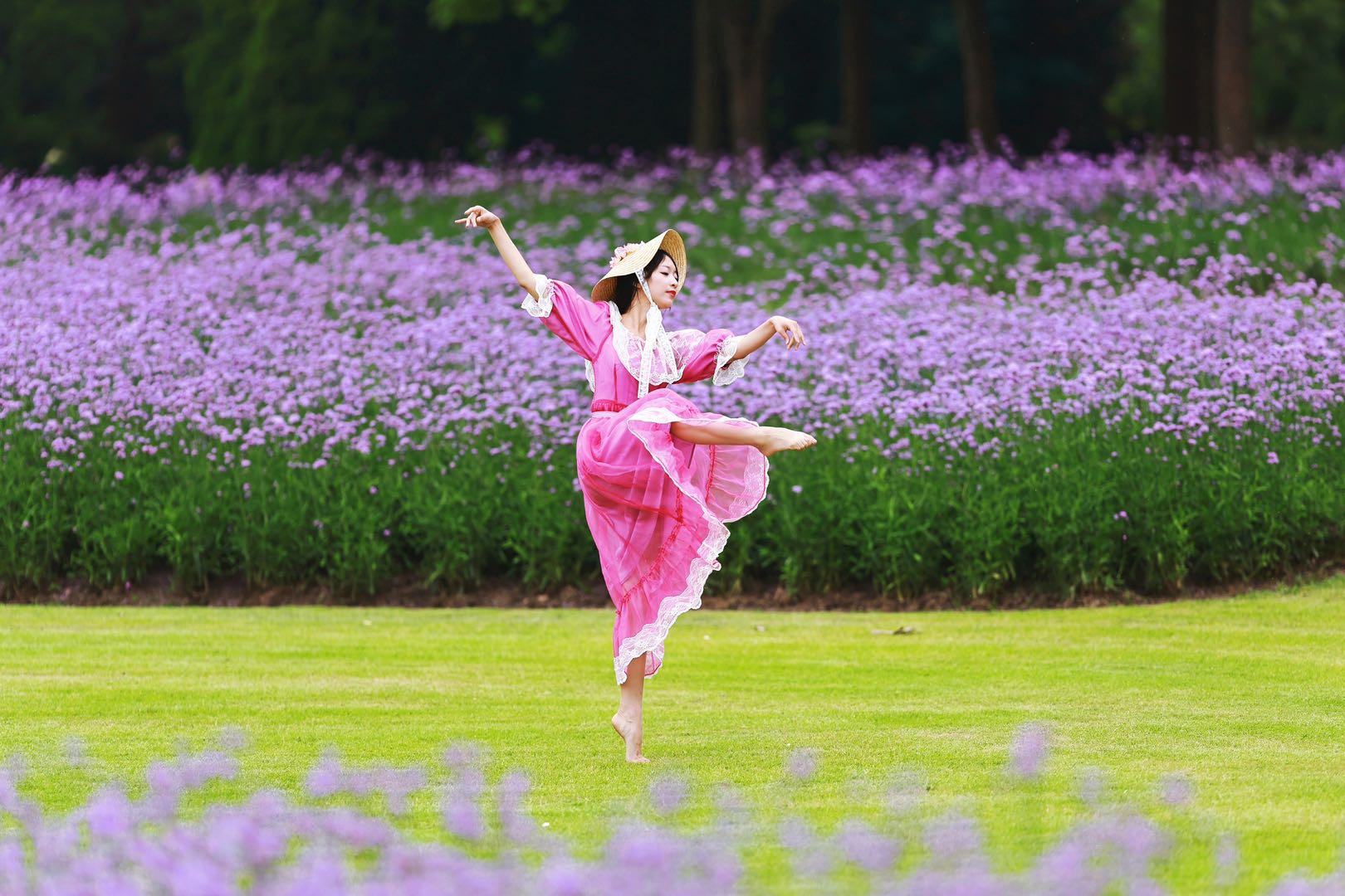 人像摄影花中舞者