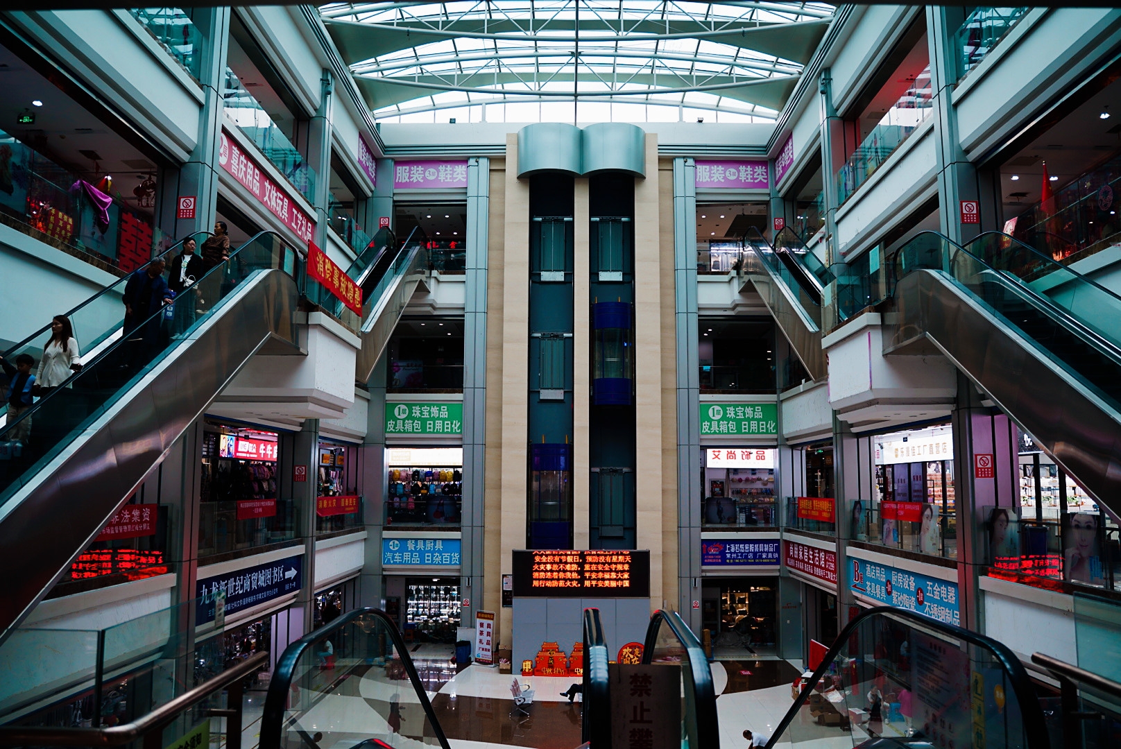 消失的九龙老九龙市场被夷为平地新市场人气不再令人唏嘘