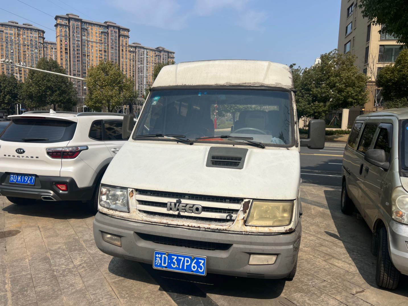 低价出售南京依维柯厢式客车一辆有空调可过户