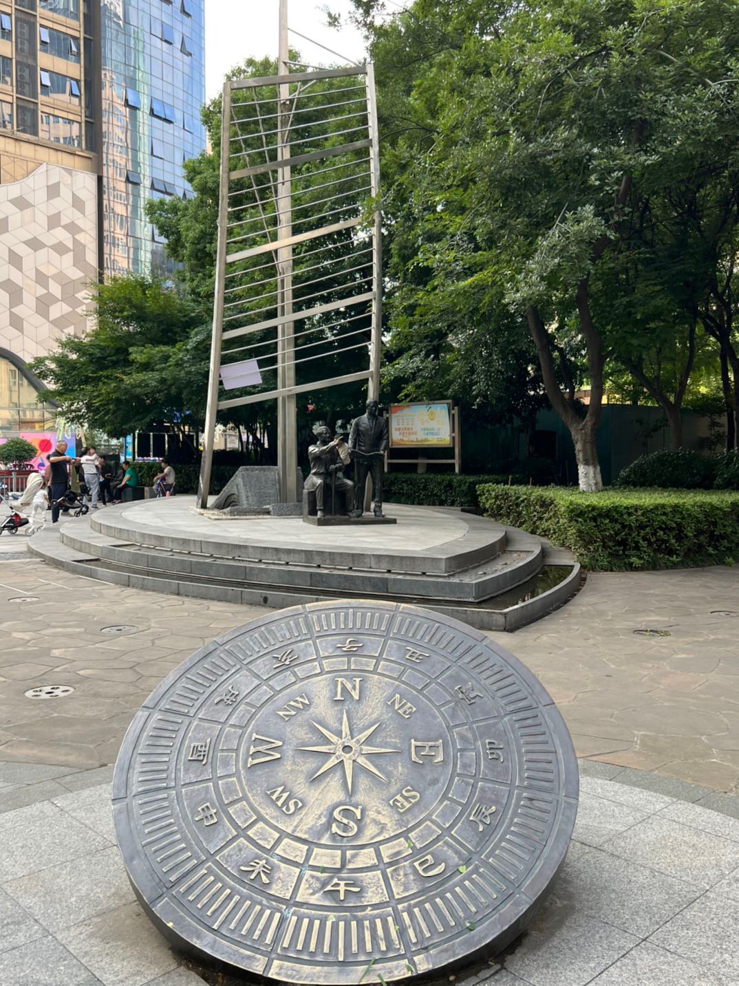 新街口华侨文化广场:华侨元素浓郁