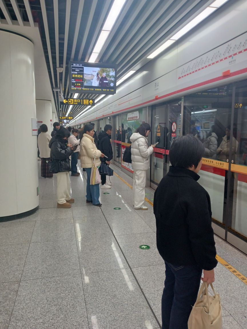 今日上午,乘坐常州地铁的感受:快,便捷,很满意