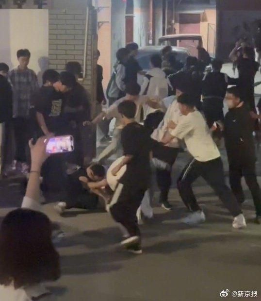河北保定多名学生参与约架斗殴,教体局:警方已介入调查!