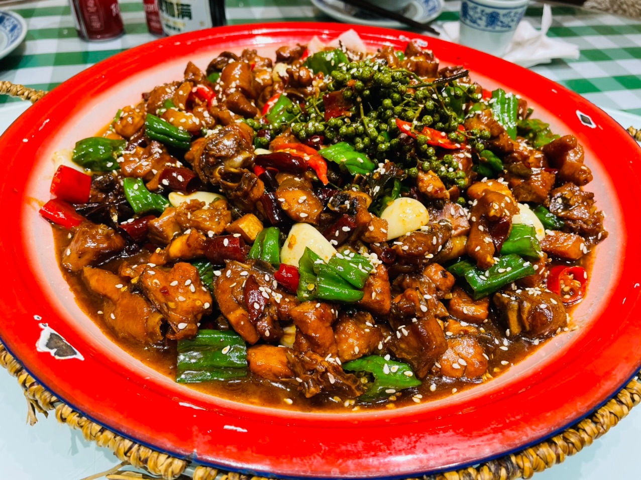 阿胖看世界美食探店八佰岁青花椒炒鸡邹区伏羊村