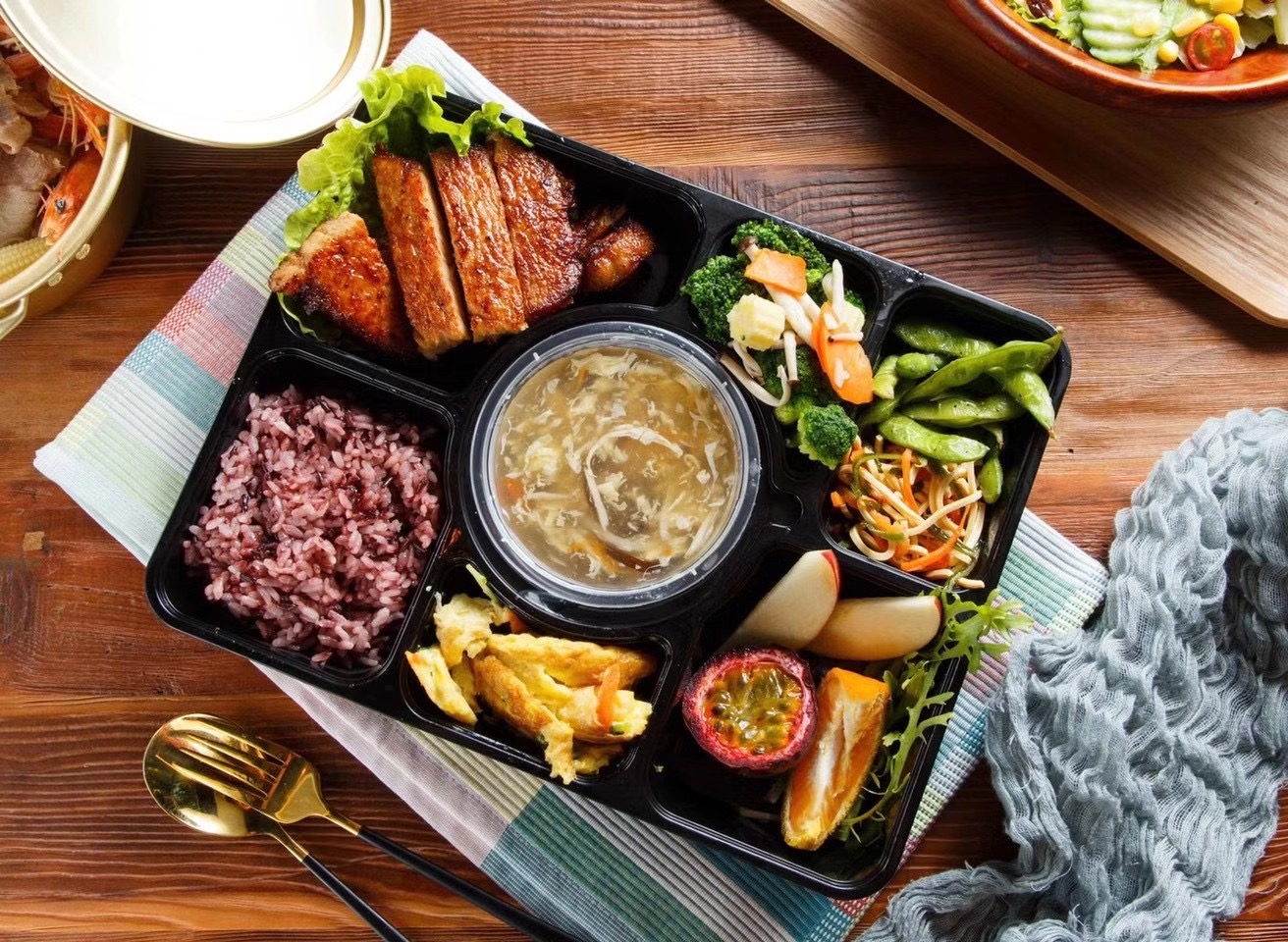 密封不洒落,多色多规格可选~ 外卖派送安全,整齐美观,高档商务餐首选