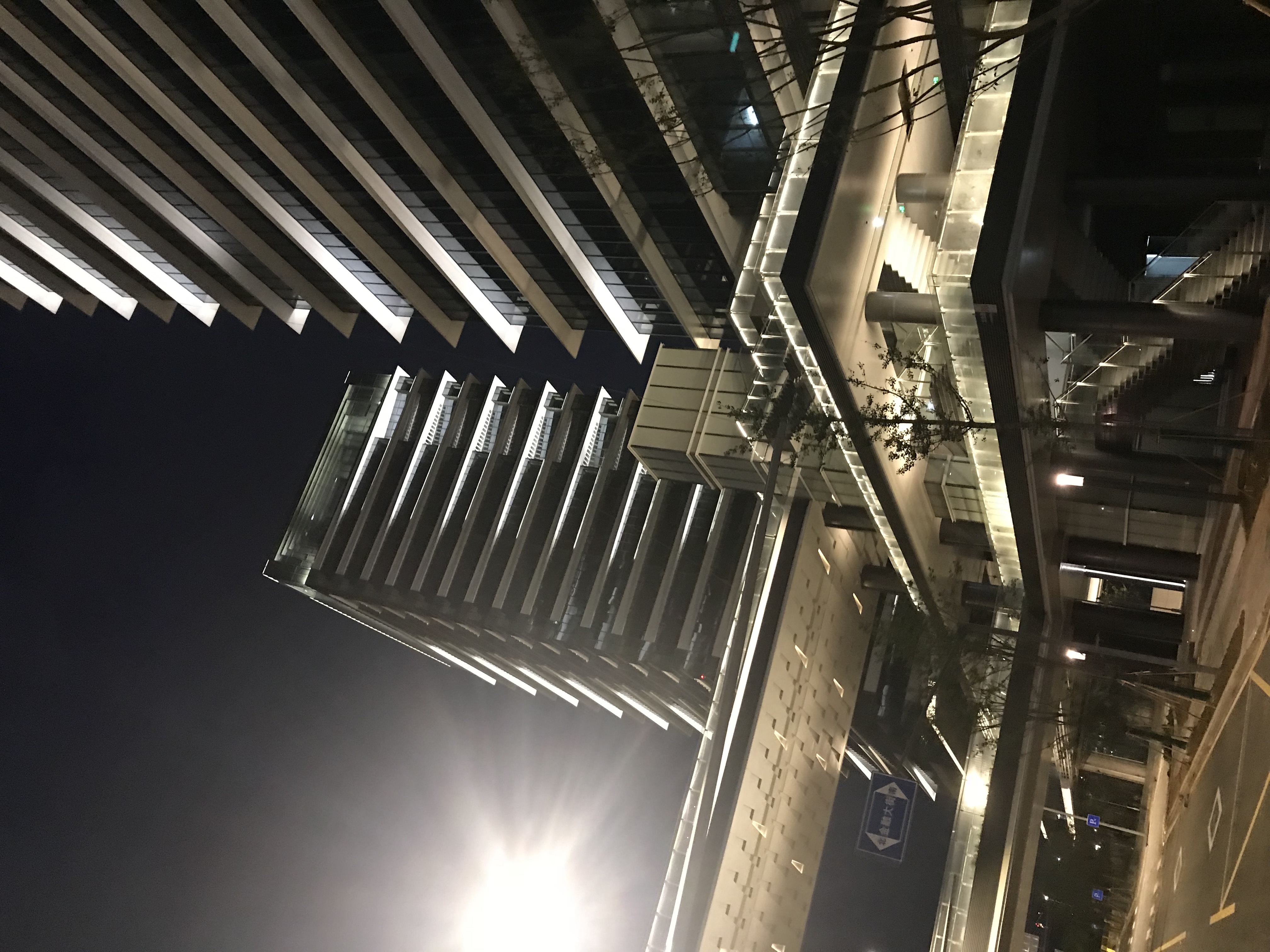 东经120金融中心秋广场已经好了是不是银行都要过来啦