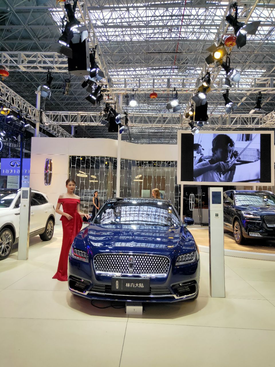 2021春季西太湖车展提前观赏电动汽车占了不小的展位小鹏蔚来都来