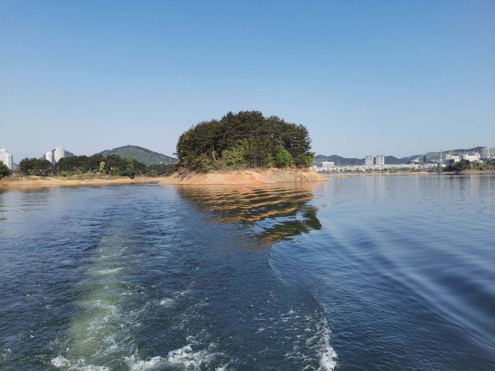 游览美丽的千岛湖城中湖和天屿明珠观光公园
