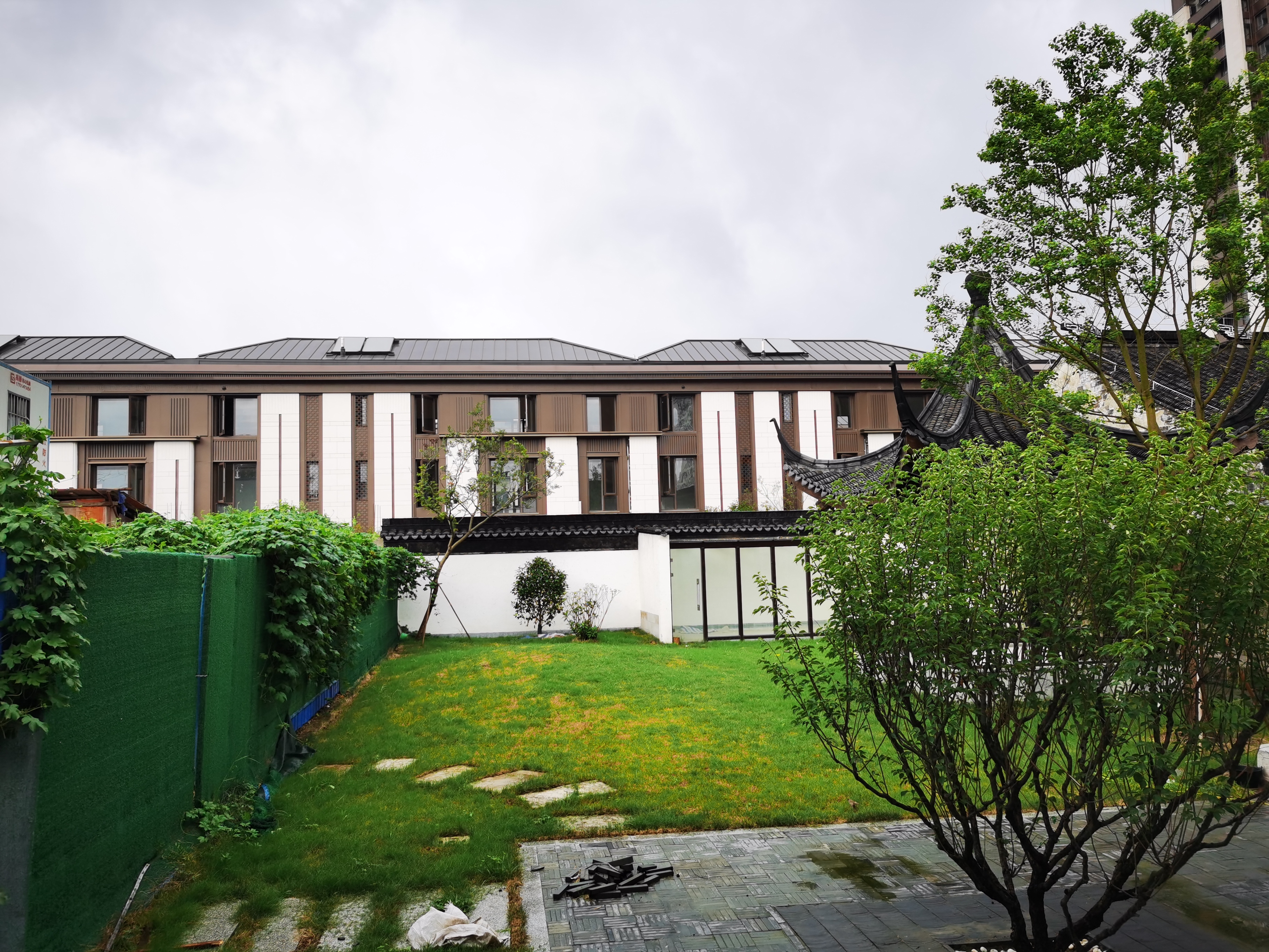 嘉宏风华系封面作业江左风华应该快收房了拭目以待吧