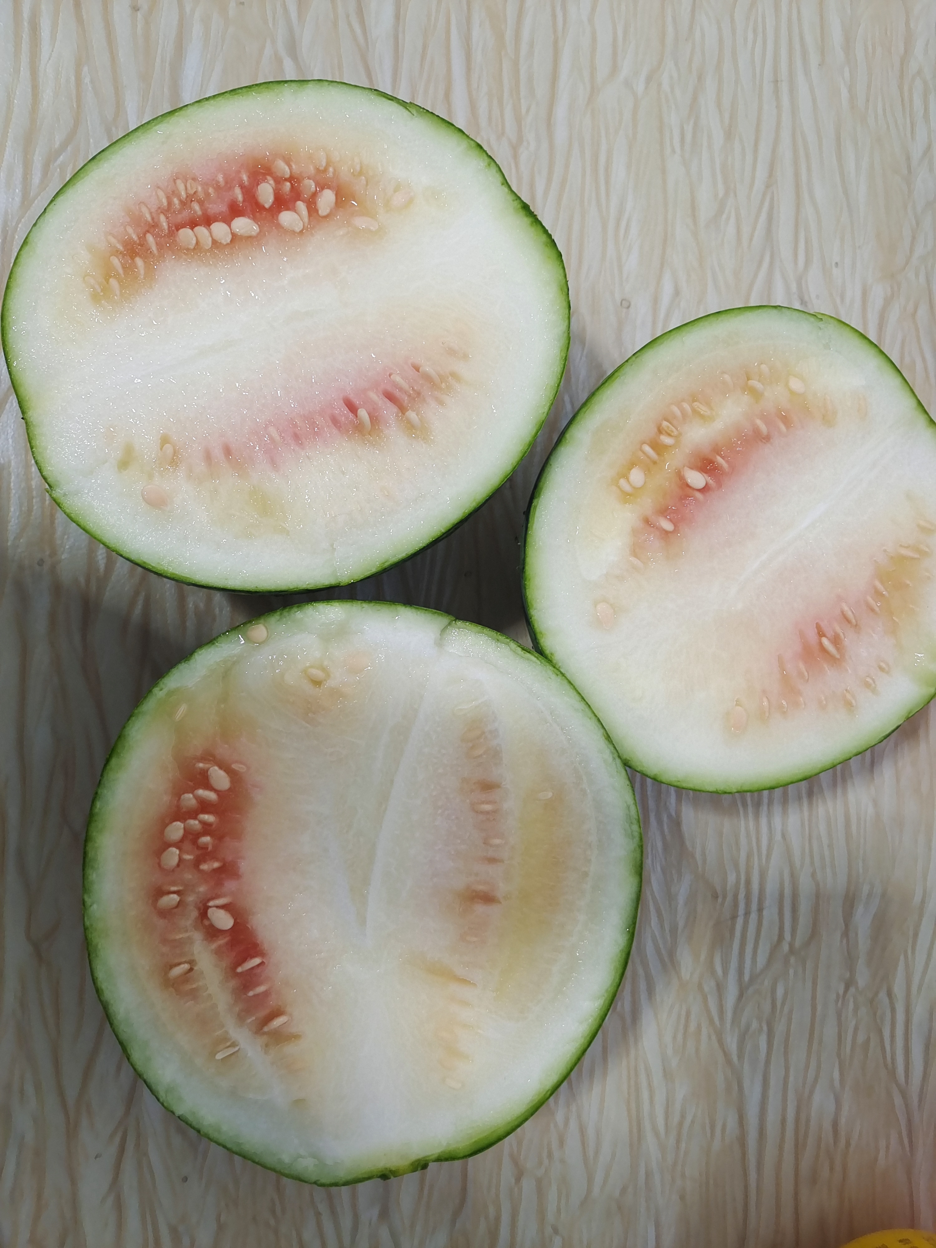 白瓤西瓜你们吃过么?!你别说,就算是白瓤,自己种的还就是甜嘞|龙城茶