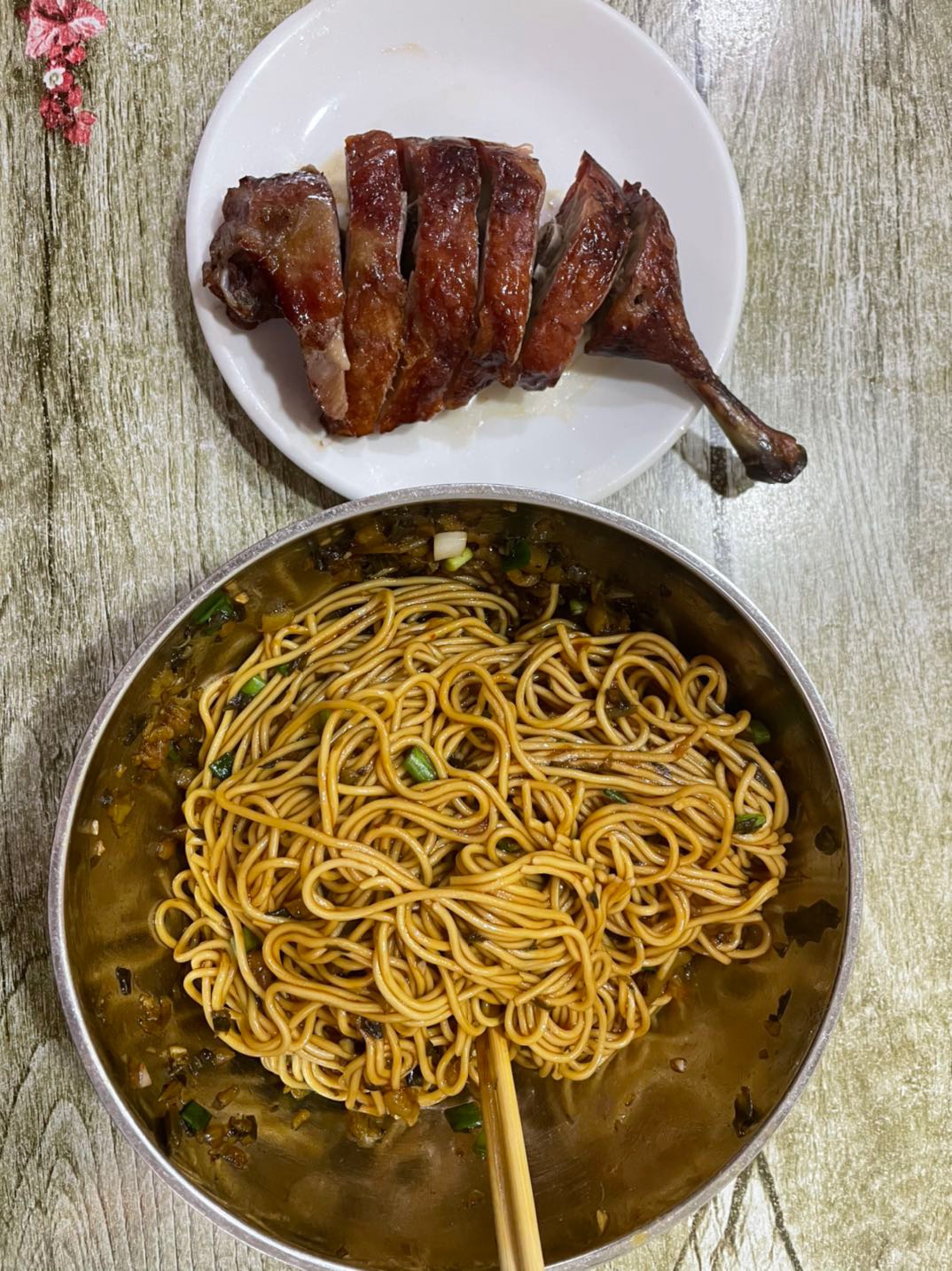 依旧13块,鸭腿拌面,我可能爱上这家店了,真的很良心啊!